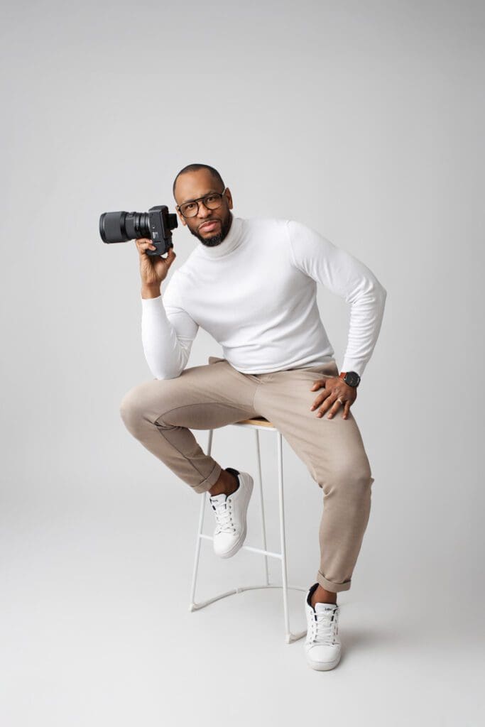 portrait professionnel photographe avec appareil photo – portrait studio Lognes