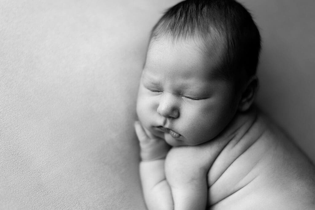 Séance Photo Naissance à Paris - Immortalisez les premiers instants de votre bébé