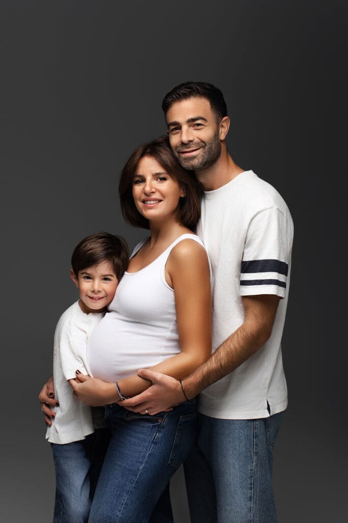 séance photo grossesse en famille au studio photo à Lognes en Seine-et-Marne