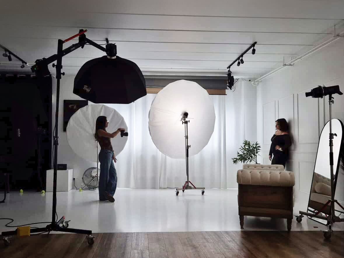 Accompagnement pendant une séance portrait de femme avec Magali Tinti à Lognes