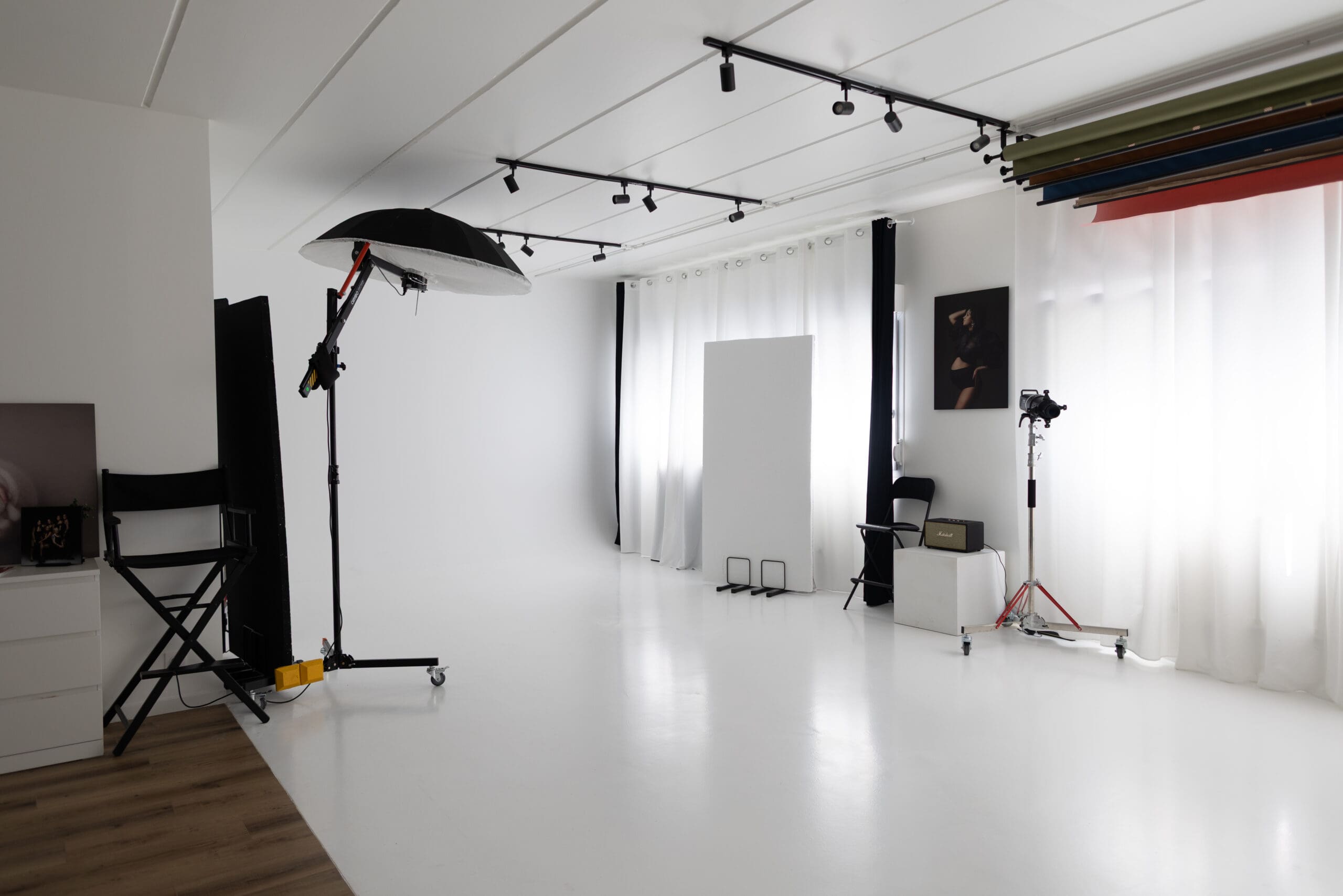 Grand espace de prise de vue du studio photo Magali Tinti près de Paris