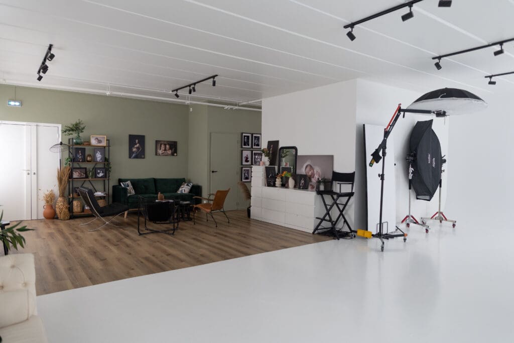 Vue du studio Magali Tinti à Lognes et de son plateau blanc