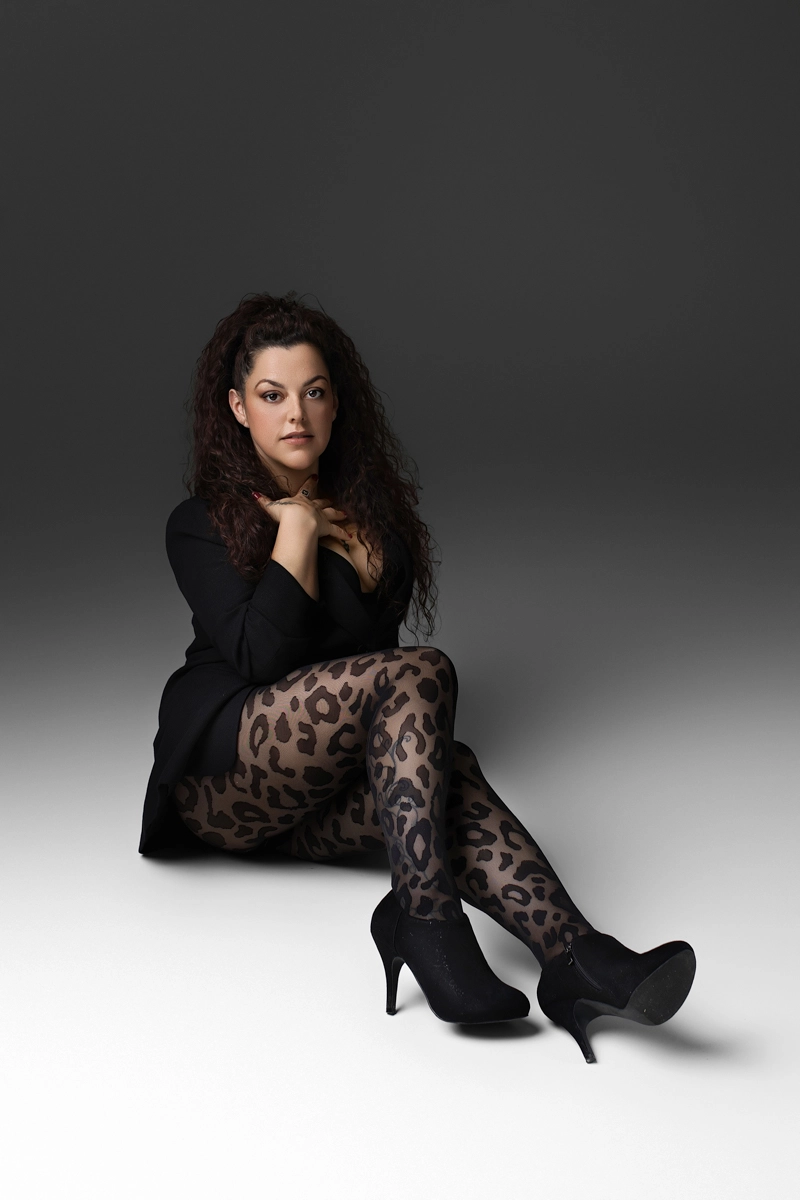 Portrait de femme élégant réalisé au studio photo de Magali Tinti à Lognes
